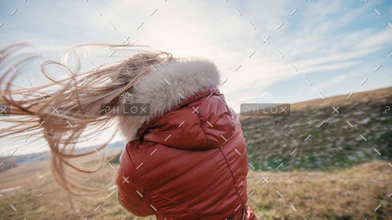 demo-attachment-34-streaming-hair-PUG8X6F